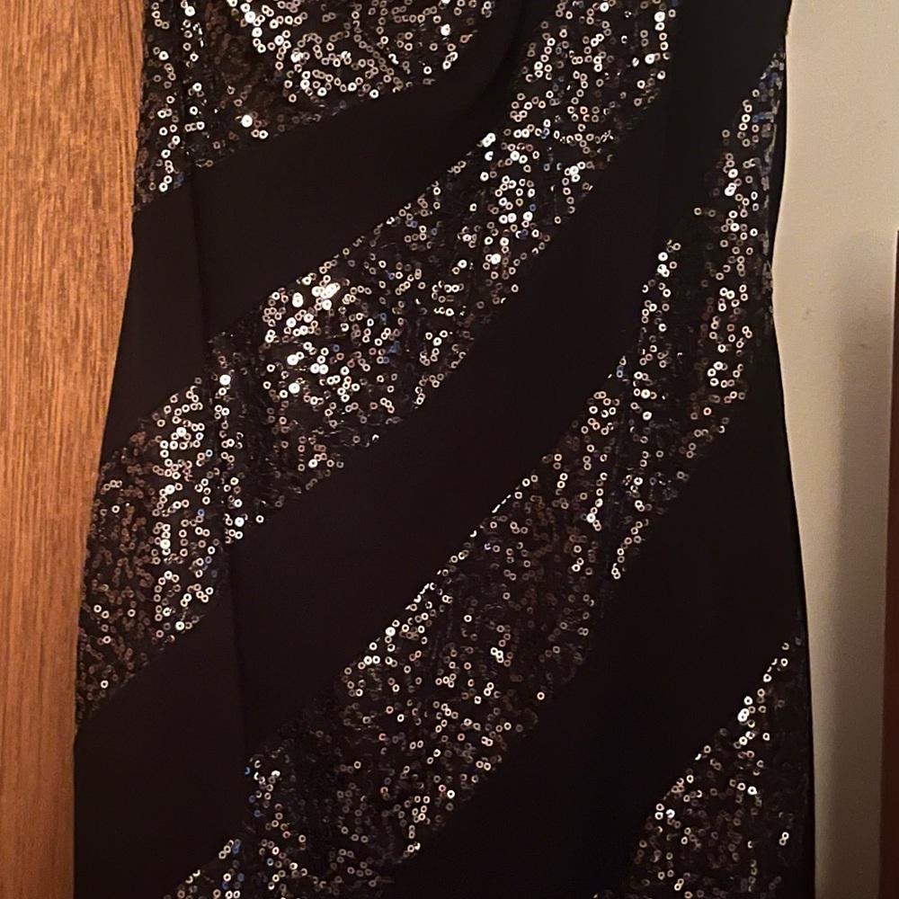 Dress - Picture 3 of 4